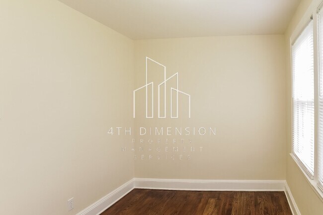 Building Photo - Charming 3 Bed Home with Spacious Layout i...