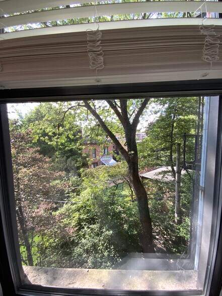 Building Photo - 423 W Belden Ave