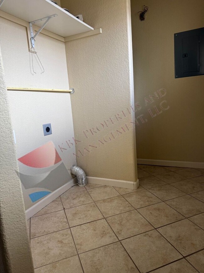 Building Photo - P&amp;D-1000-1002 First Street