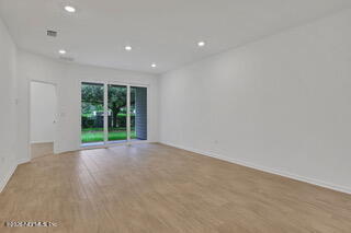 Building Photo - 5 FL-5