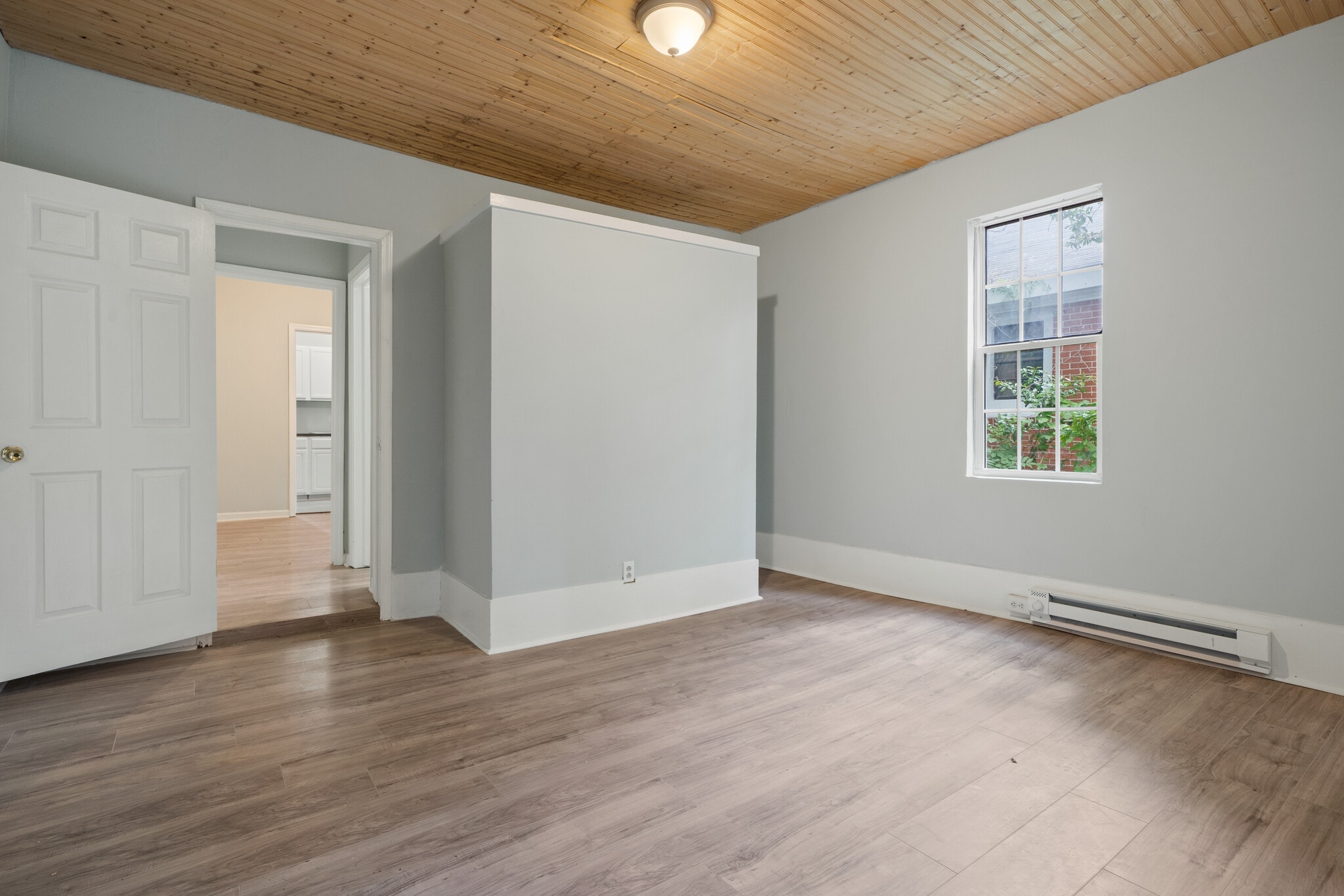 Building Photo - 608 Monroe St