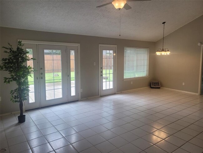 Building Photo - 2518 Fredericksburg Dr