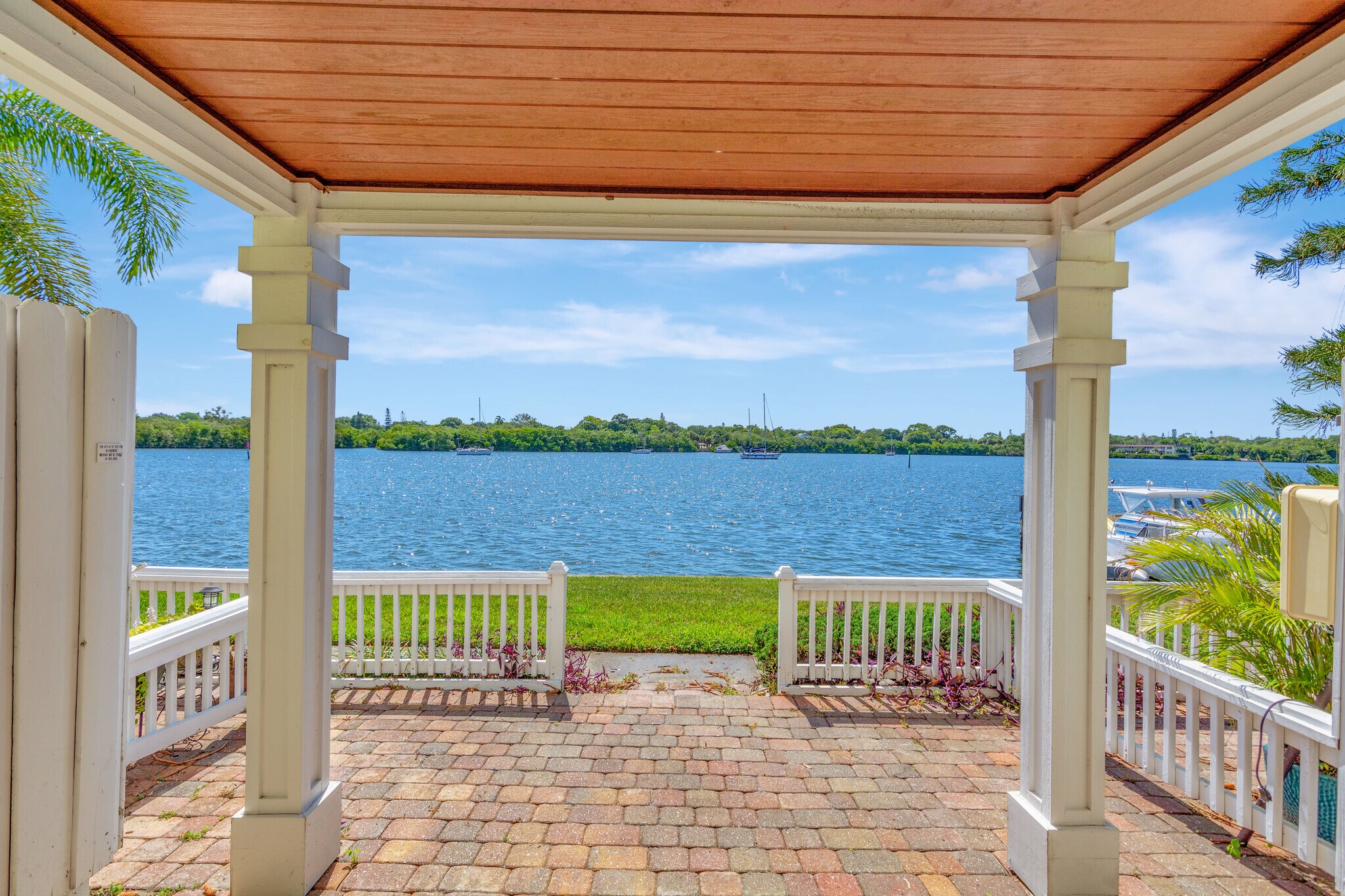 Building Photo - 3743 Pompano Dr SE