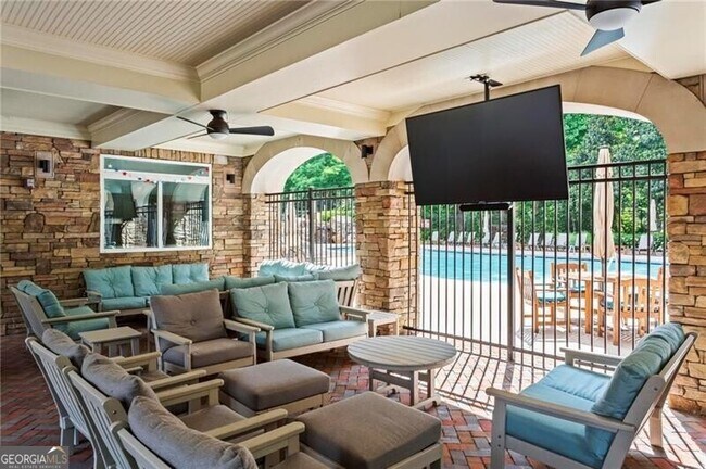Building Photo - 807 Creekgarden Court