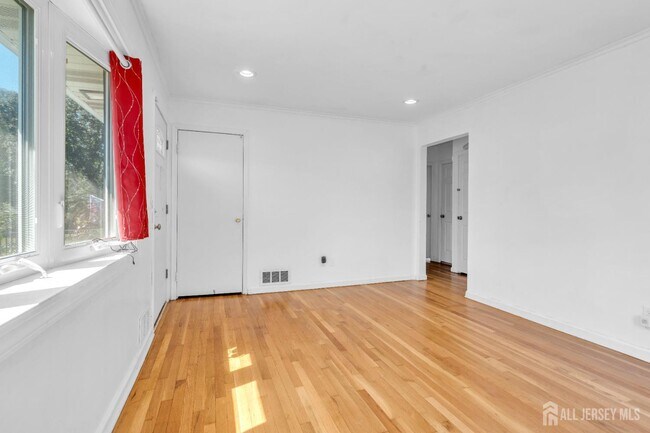 Building Photo - 253 Fairmount Ave