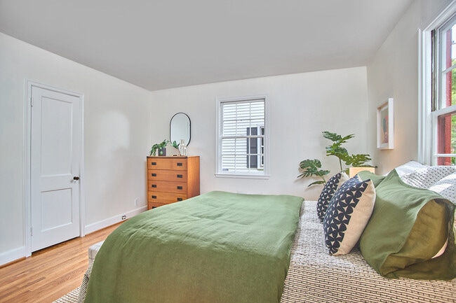 Building Photo - 2020 Pershing St