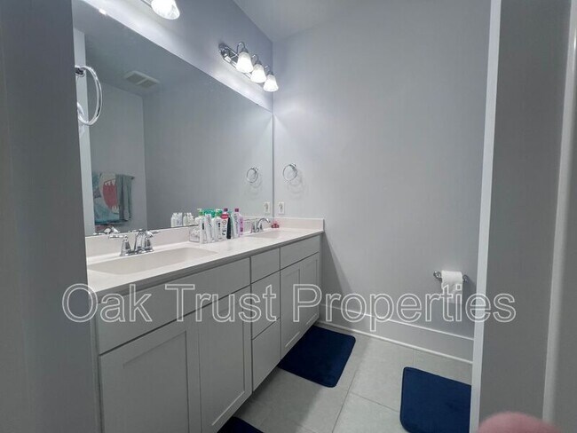 Building Photo - 244 Great Lawn Dr