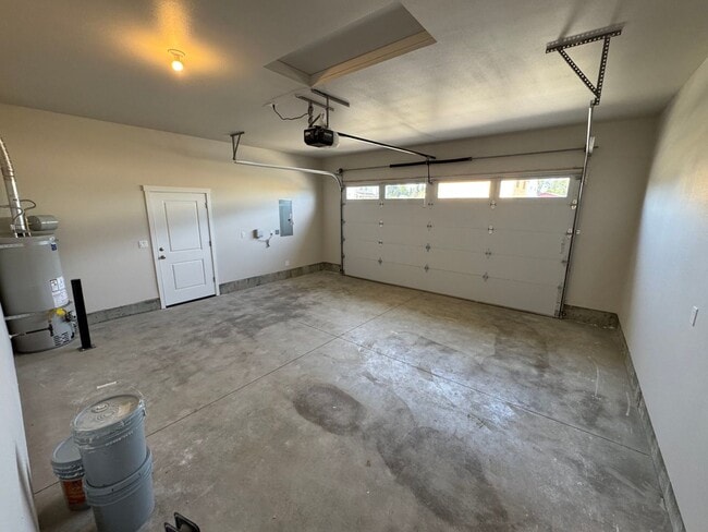 Building Photo - 1420 SE Hankel St