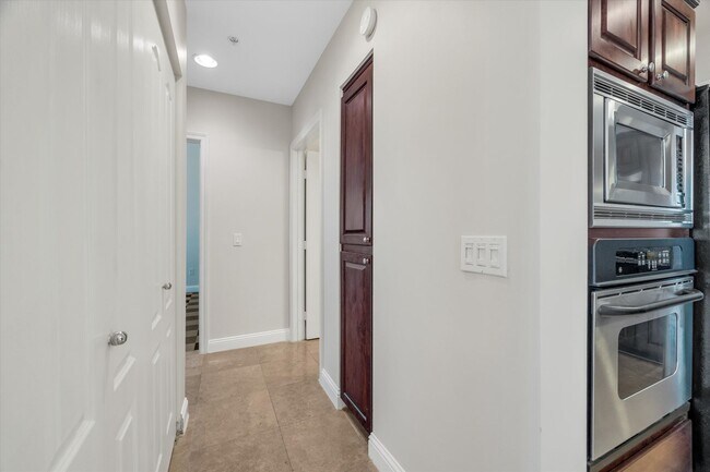 Building Photo - WHY RENT A HOUSE WHEN YOU CAN HAVE A PENTH...