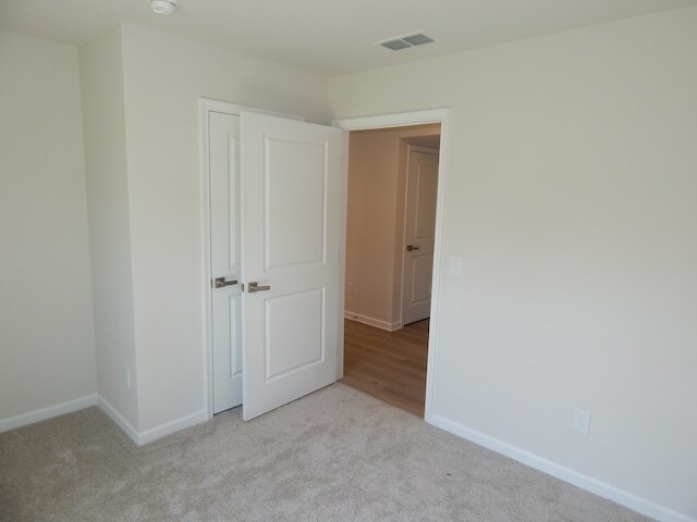 Building Photo - 633 Coopers Ml Dr