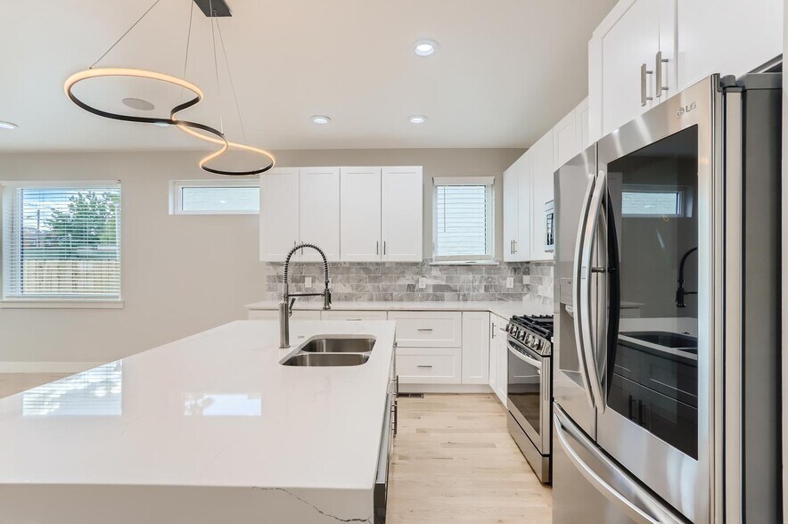 Building Photo - Exquisite Lincoln Park townhouse near 10th & Osage Station