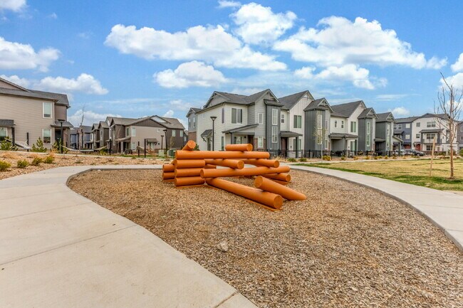 Building Photo - Castle pines 3 bed / 3 bath townhome for rent