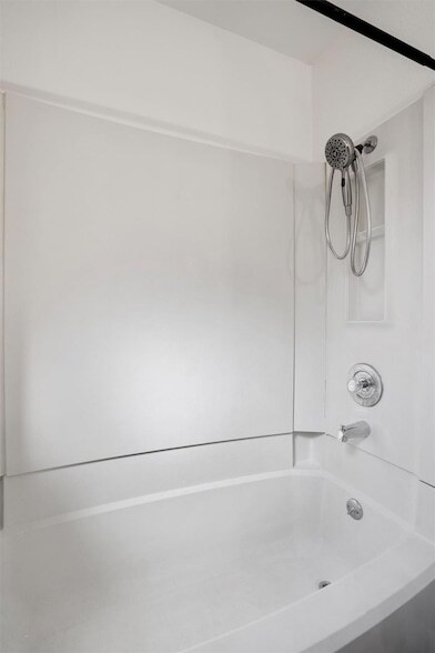 Building Photo - 6909 Woodhue Dr