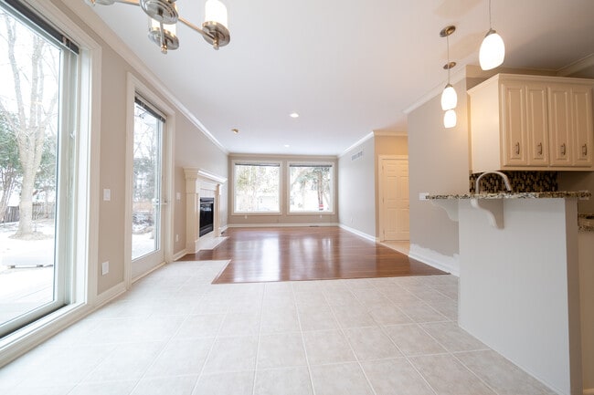 Building Photo - 3290 N Shore Dr