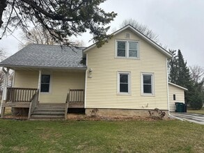 Building Photo - 962 Lakeview Dr