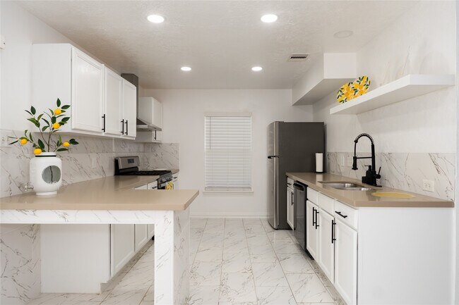 Building Photo - 3807 Gardenia Bend