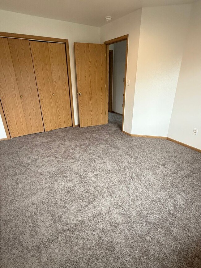 Building Photo - West Anchorage | 3BR 2.5BA | Garage | Pets...