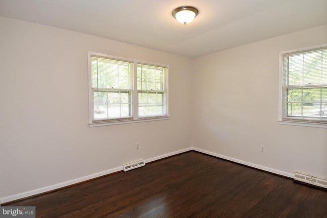 Building Photo - 8800 McNair Dr