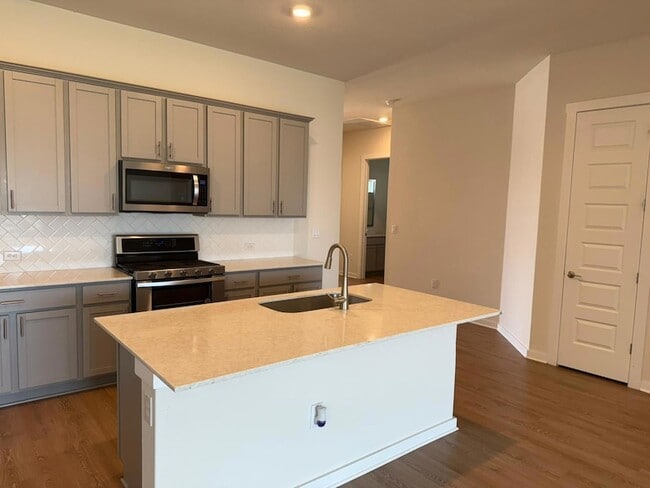 Building Photo - 2037 Saddlery St