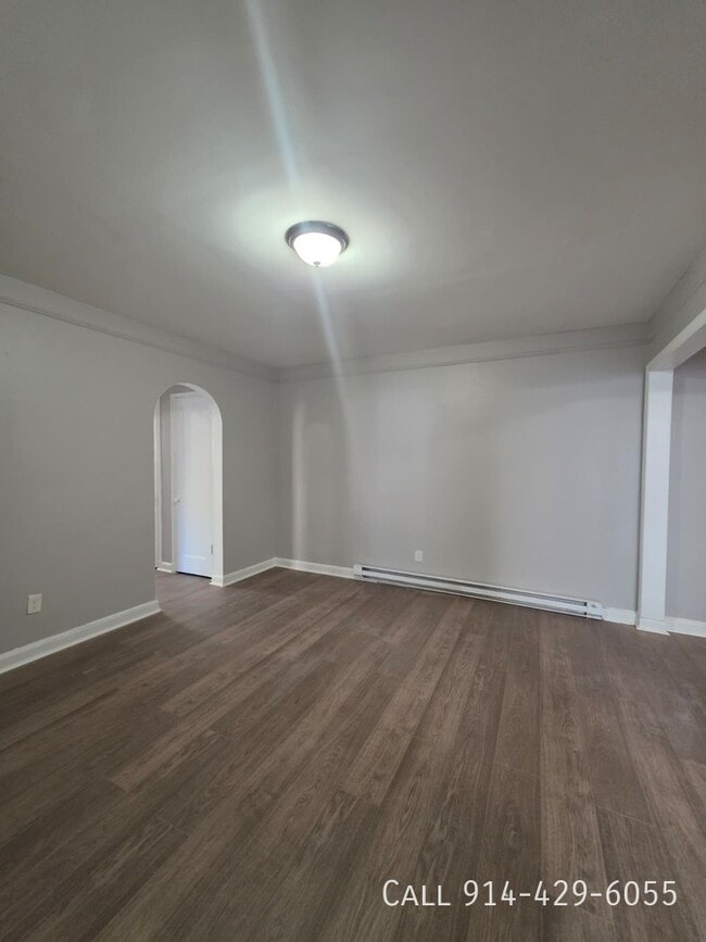 Building Photo - 139 W Sandford Blvd