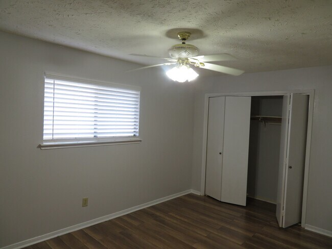 Building Photo - 12824 Westpark Dr