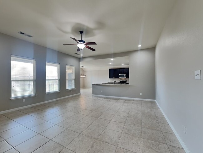 Building Photo - 528 Meadow Springs Dr