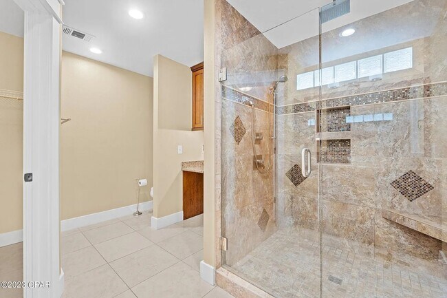 Building Photo - Stunning 4B / 2Bth Lynn Haven, Florida