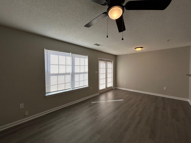 Building Photo - 195 Swaying Pine Ct