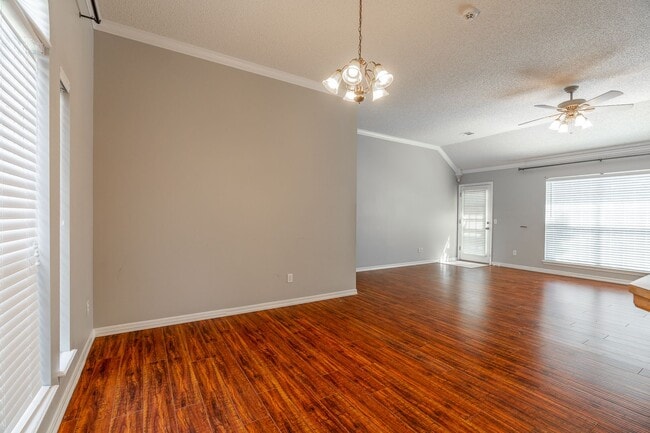 Building Photo - 3 Bedroom 2 Bath Beautiful West Fayetteville home!! Great Location, Great yard!!