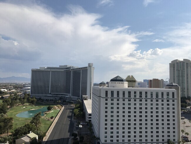 Building Photo - Turnberry Towers East | 17th Floor High-Rise Overlooking The Resort Corridor