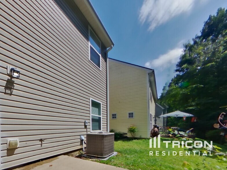 Building Photo - 199 Arrowhead Dr