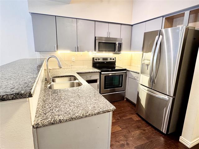 Building Photo - 3102 Kings Rd