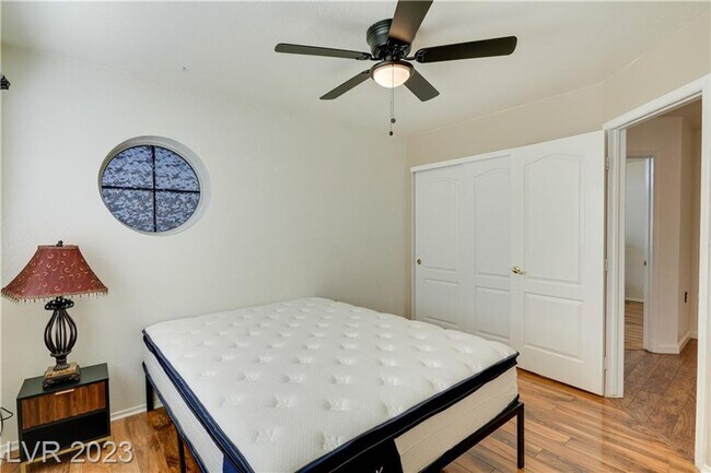 Building Photo - 4 BEDROOM HOME WITH PRIMARY BEDROOM DOWNST...