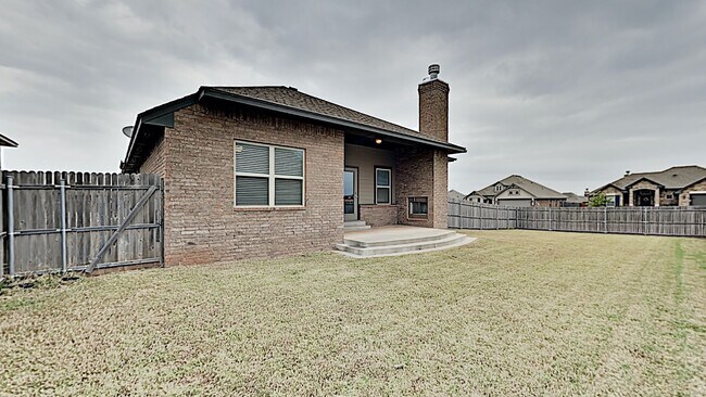 Building Photo - 4 Bedroom 2 Bathroom 2 Car Garage Home with Storm Shelter in East Edmond