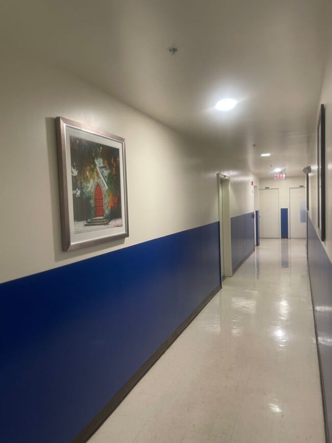 Building Photo - 3bdrm Apartment including utilities