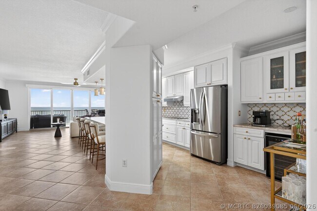 Building Photo - 4180 N Hwy A1A
