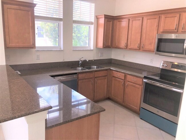 Building Photo - 690 Pacific Grove Dr