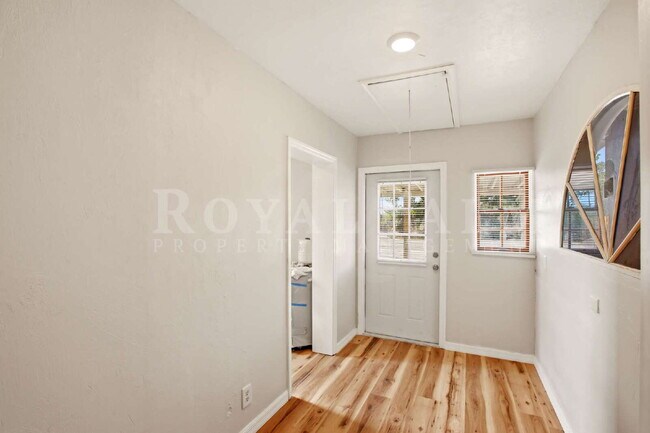 Building Photo - 2/1 Retreat in North Fort Myers: Apartment Life Called. We Didn't Answer.