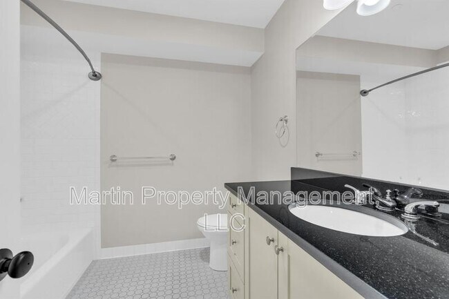 Building Photo - 83 Dresser St