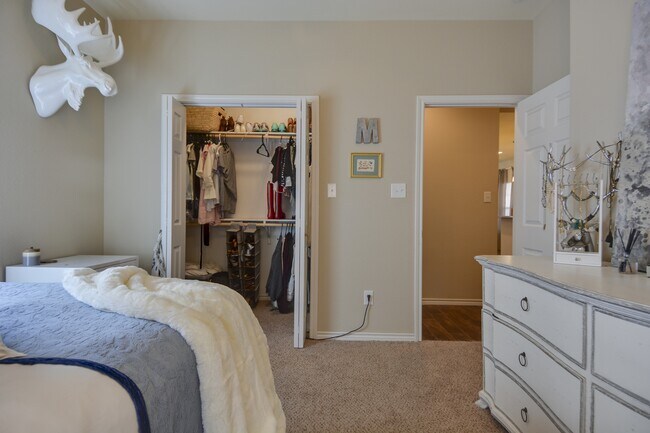 Building Photo - 601 Highlands St