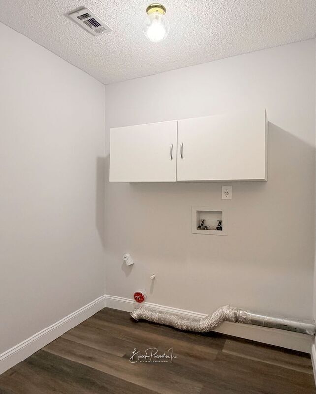 Building Photo - 2520 Southern Oaks Dr