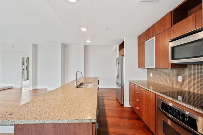 Building Photo - 912 Channelside Dr