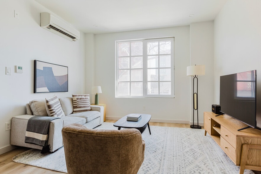 Building Photo - 68 Gold St