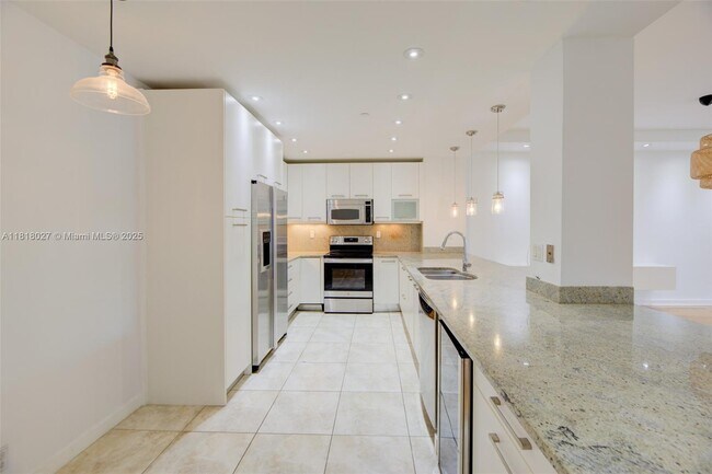 Building Photo - 151 Crandon Blvd