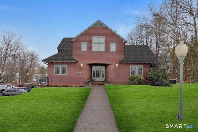 Building Photo - 162 Danbury Rd