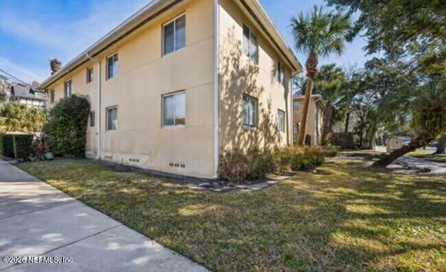 Building Photo - 2159 Riverside Ave