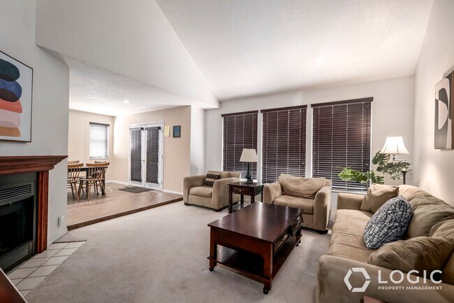 Building Photo - Fully Furnished Row End Townhome!