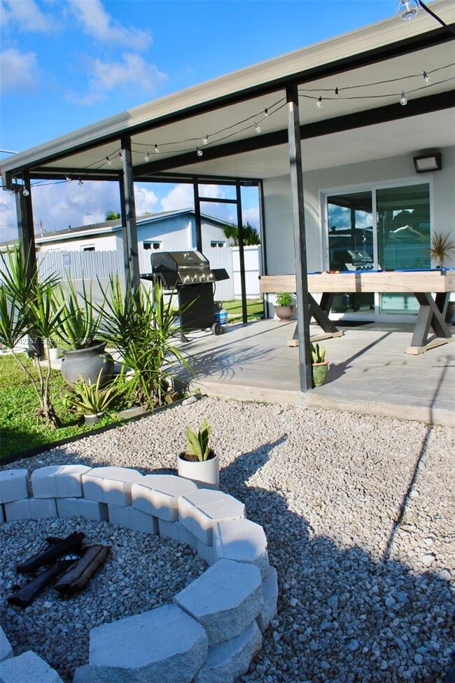 Building Photo - 15100 Polk St