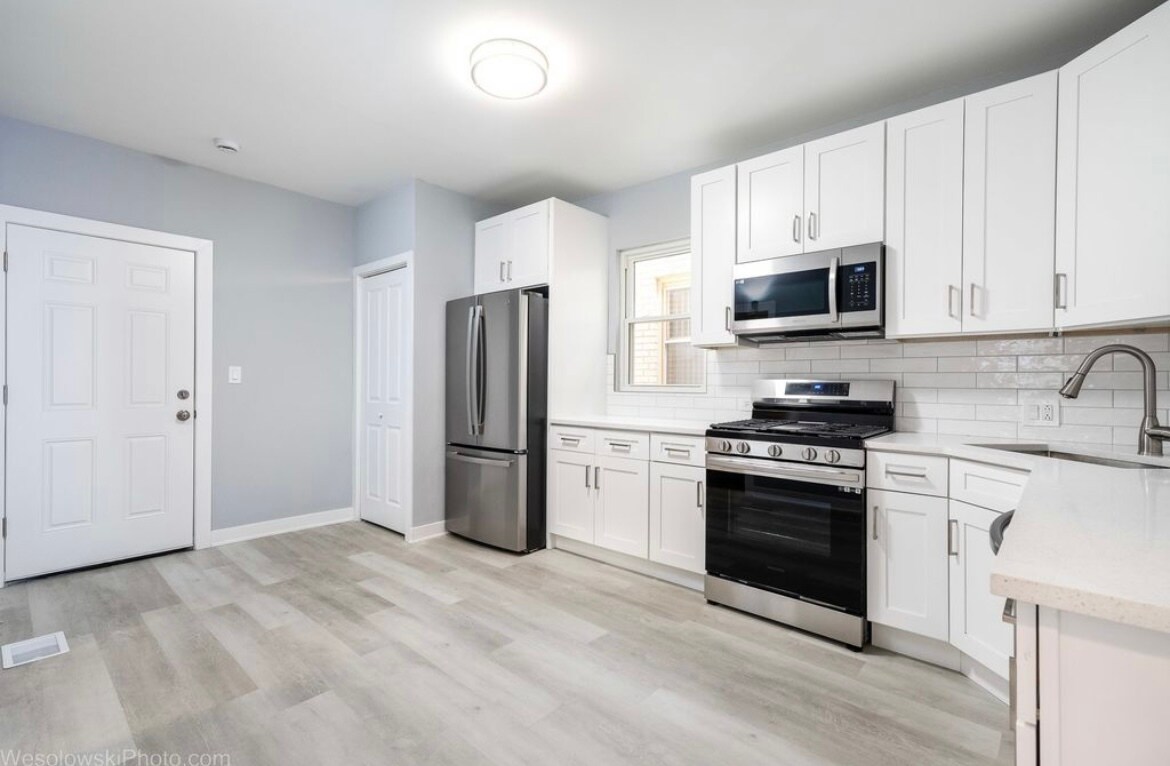 Building Photo - 4816 N Kilpatrick Ave