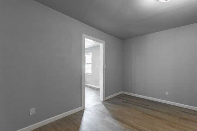 Building Photo - 1812 E 13th St